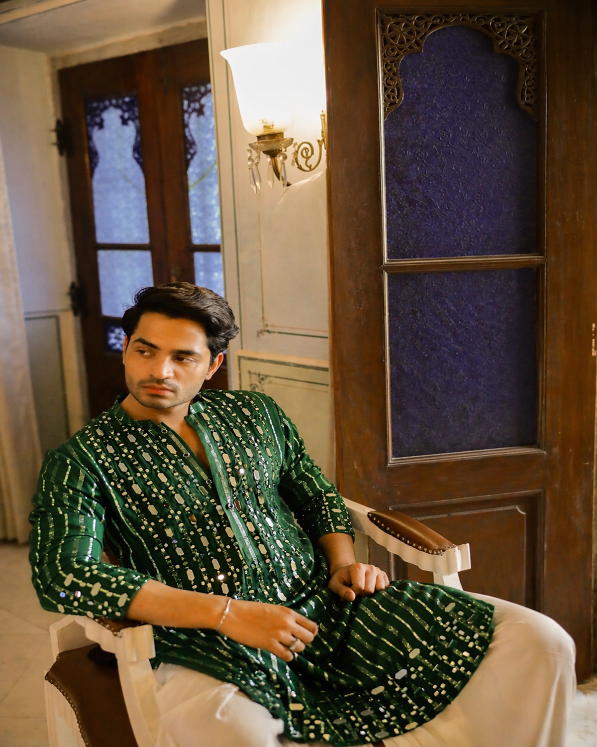 Chand Aina