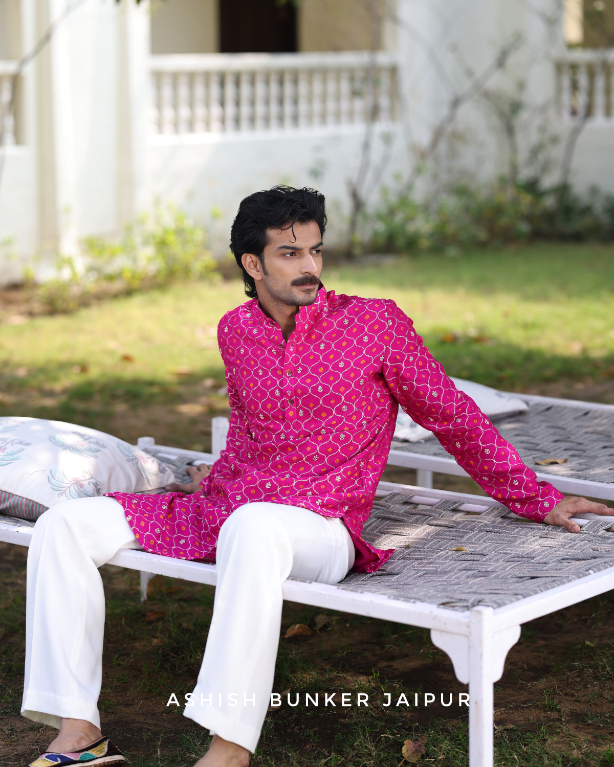 Deep Pink (Pratibimb)