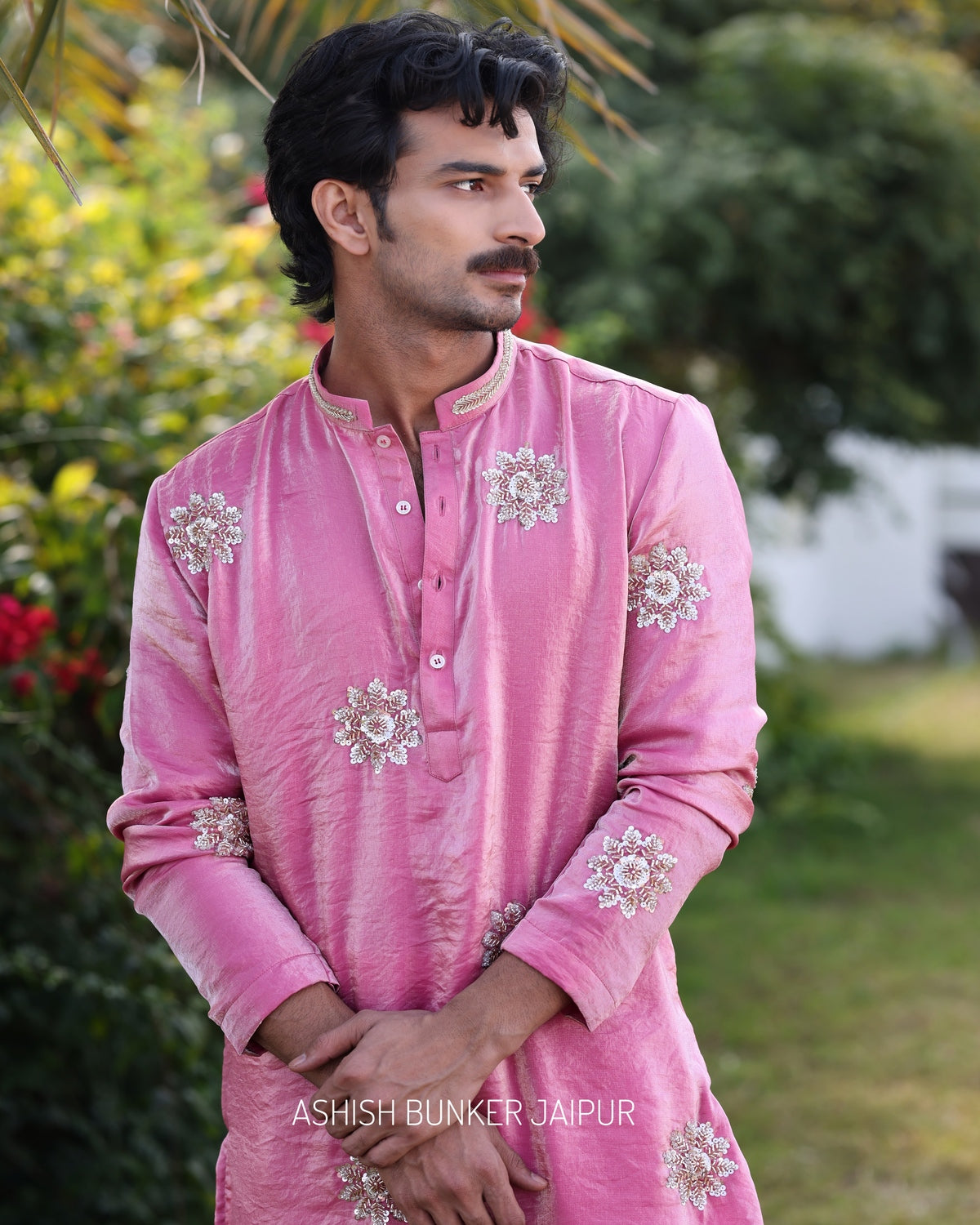 Surkh Gulabi kurta